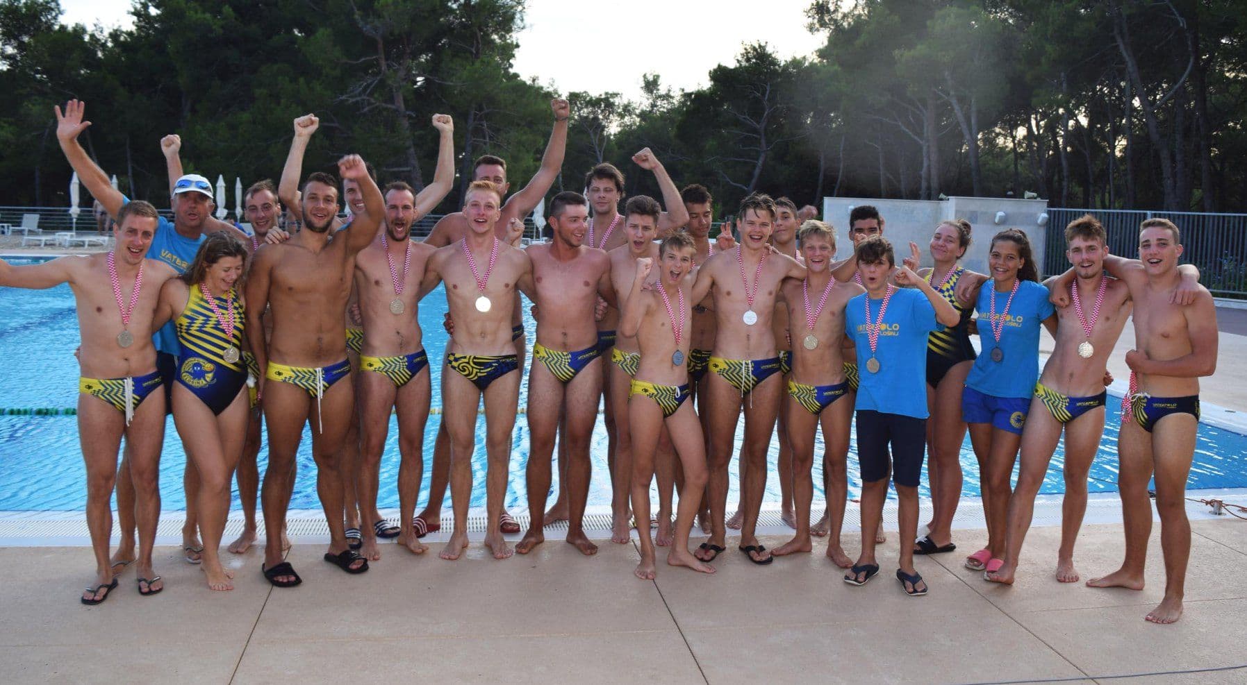 Grupna fotografija seniorske ekipe VK Lošinja